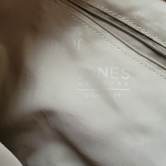 Jones New York Signature Ruby/Carmel Colorblock faux leather bag. Back zipper. - Picture 10 of 15